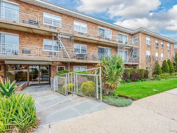 90 S Park Avenue #C4, Rockville Centre, NY 11570