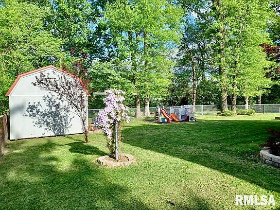 5th image of 104 Patricia Ln