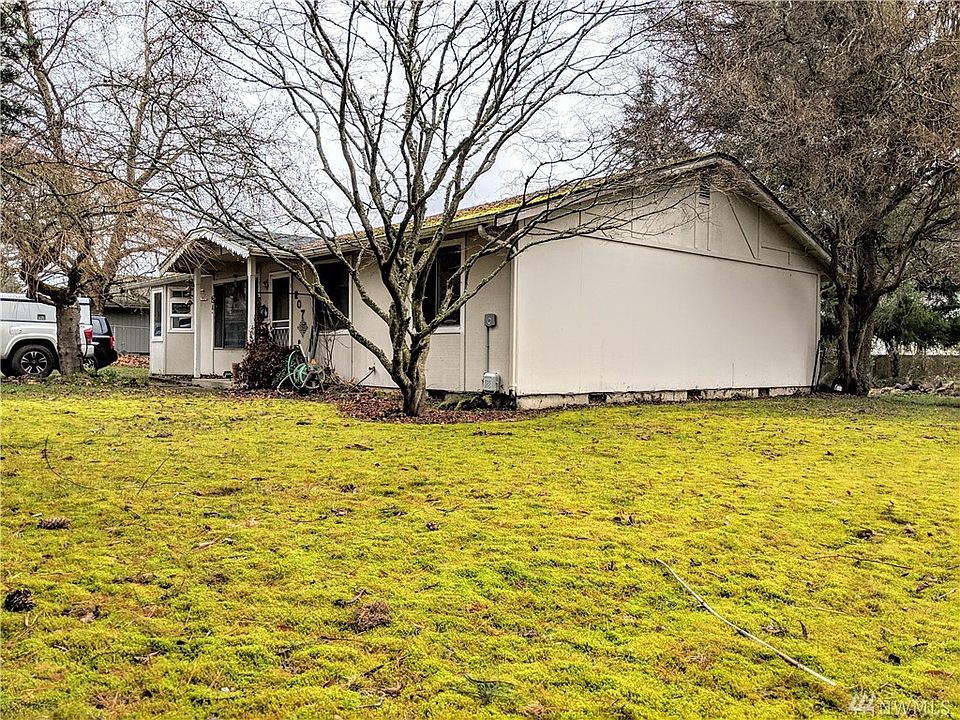 2nd image of 207 Jensen Ln N