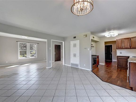 3rd image of 1404 Brandt Dr