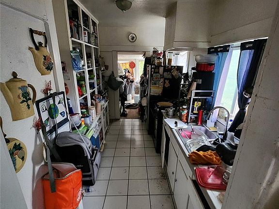 4th image of 669 Crescent Ave