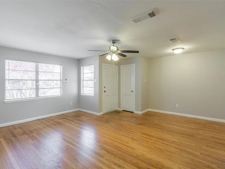 313 Evans St — Photo 5