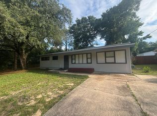 143 Edward Cir, Valparaiso, FL 32580
