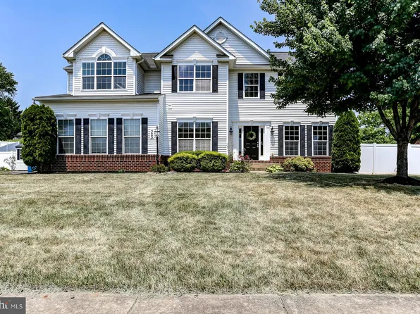 325 Greenfield St, Manchester, PA 17345