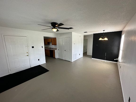 3rd image of 113 Vieux Orleans Cir APT B