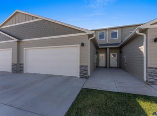 5515 S Huntwood Ave, Sioux Falls, SD 57108