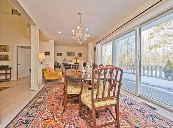 5th image of 15 Reynolds Ln