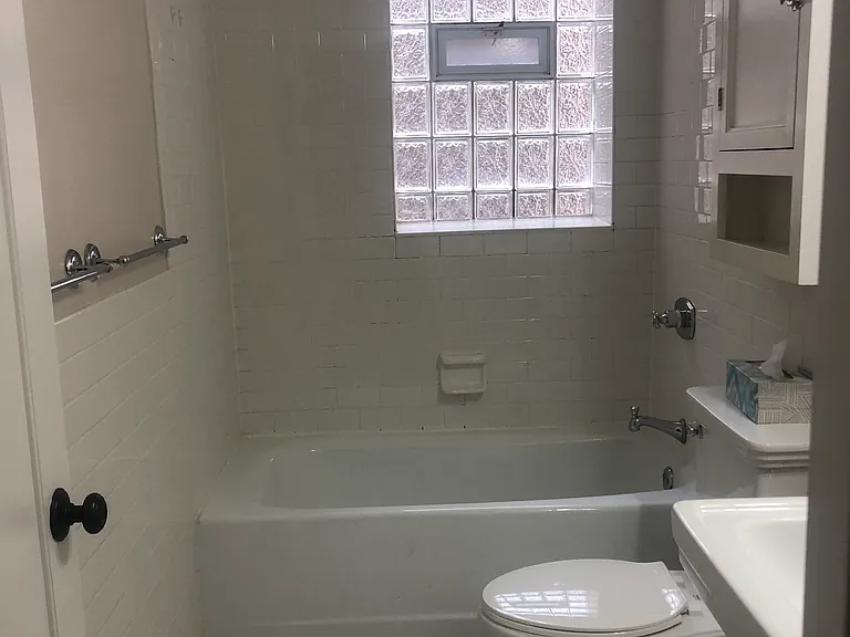 2706 W Ainslie St #2E — Photo 11