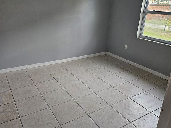 4th image of 4113 Corsair Ave