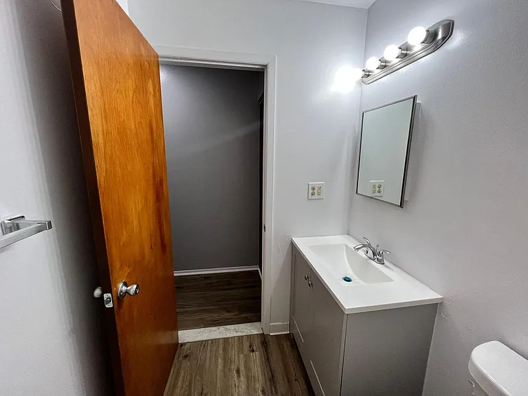 Dolson Arms Apartments — Photo 30