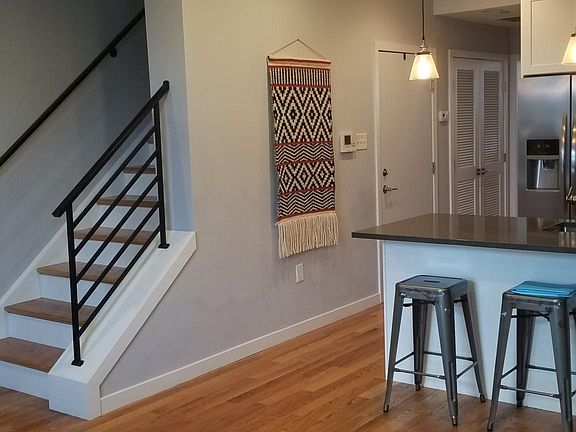 4th image of 2311 E Oakdale St