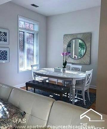 5th image of 2049 N Sheffield Ave APT 3