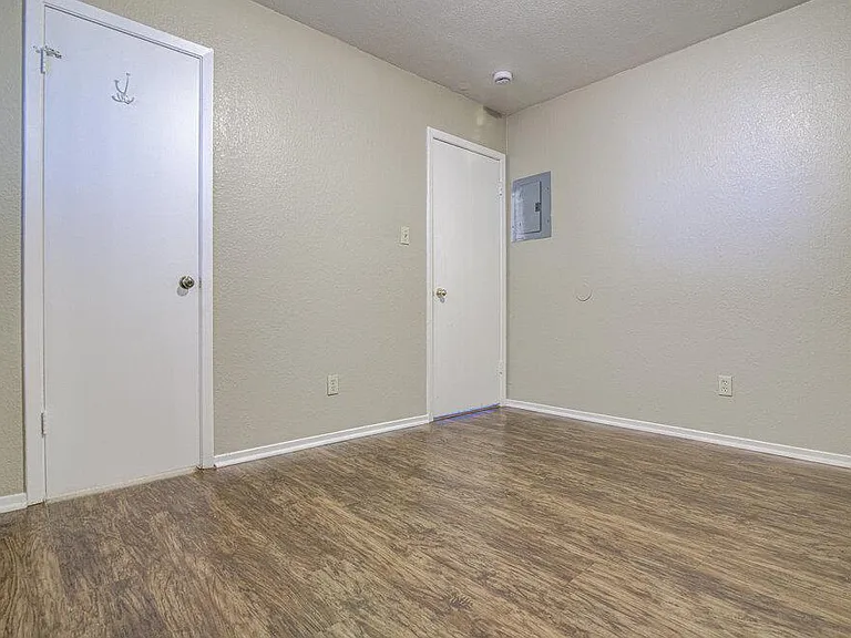 819 Sirocco Dr #A — Photo 11