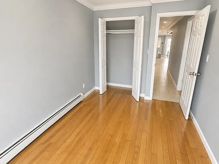 9612 Shore Front Pkwy — Photo 13