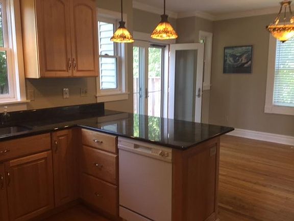3rd image of 715 N 2nd Ave