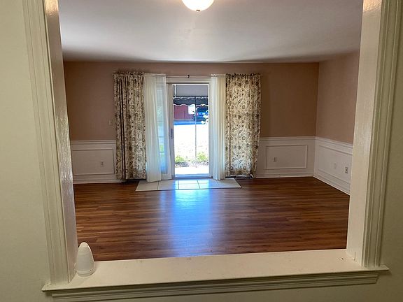 2nd image of 525 Lakeview Ave