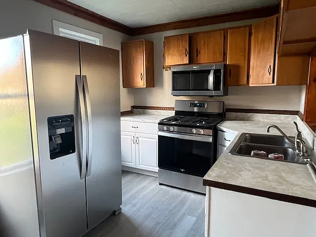 4 bed, 1.5 bath, 1766 sqft, $2,100 — Photo 4