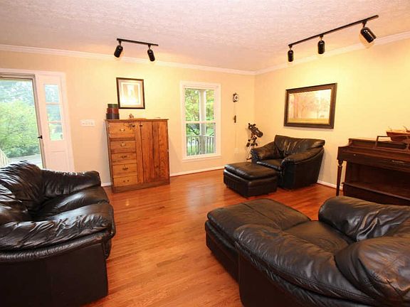 3rd image of 108 Vincewood Dr