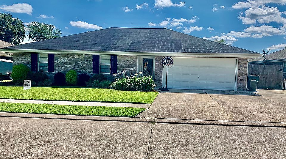1st image of 207 Raywood Dr