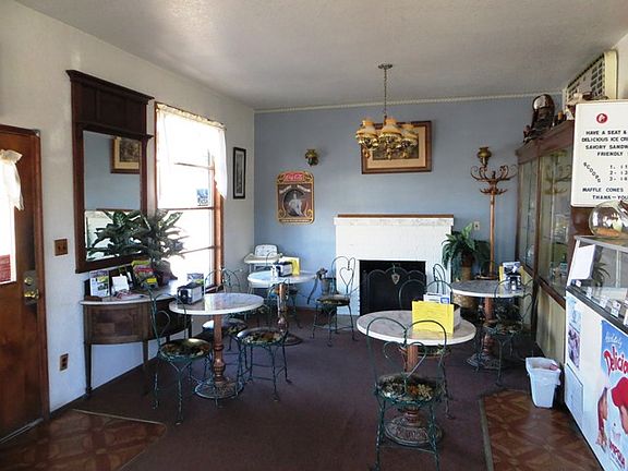 3rd image of 925 W Harvard Ave