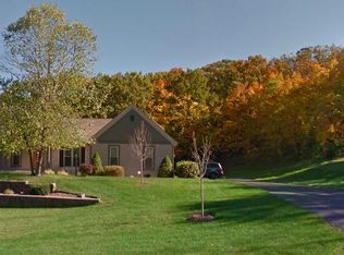 20805 W Windsor Dr, New Berlin, WI 53146