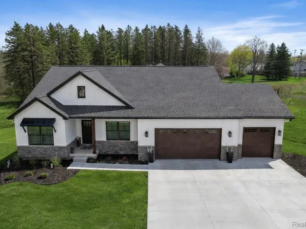 12854 Poppy Ln, Linden, MI 48451