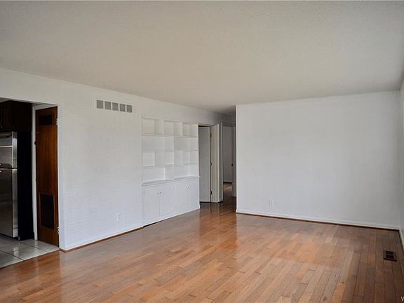 4th image of 176 Oxford Ave