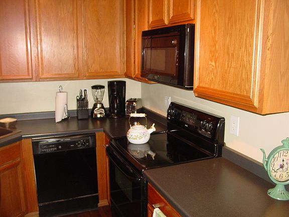 5th image of 685 Grove Dr APT 104