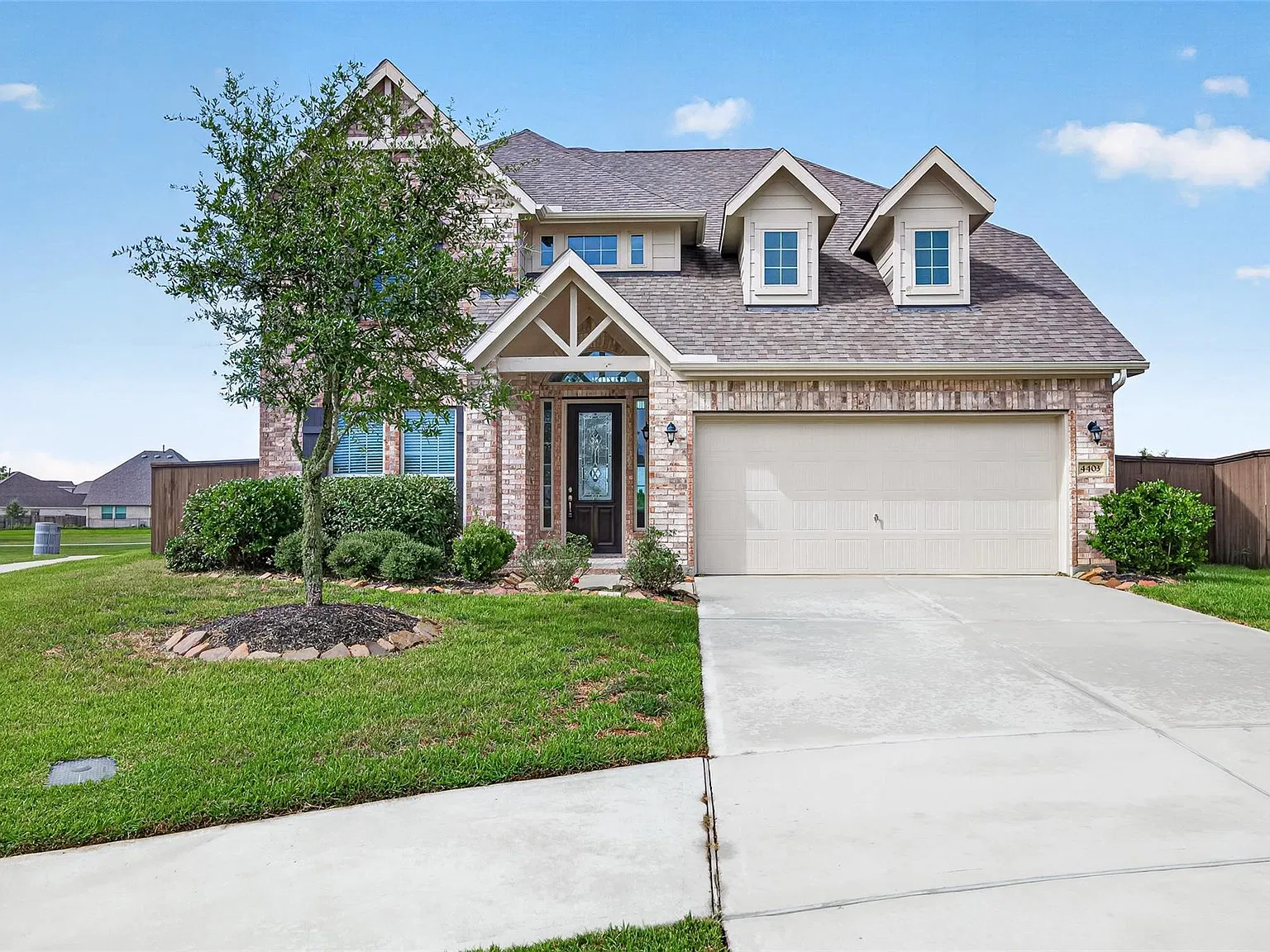 4 bed, 3.5 bath, 2778 sqft, $2,749 — Photo 3