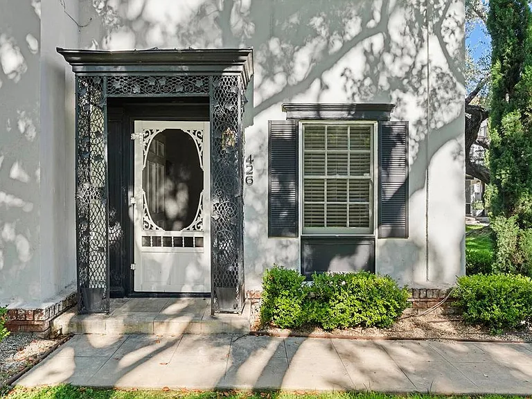 426 N Maple Dr #426 — Photo 4