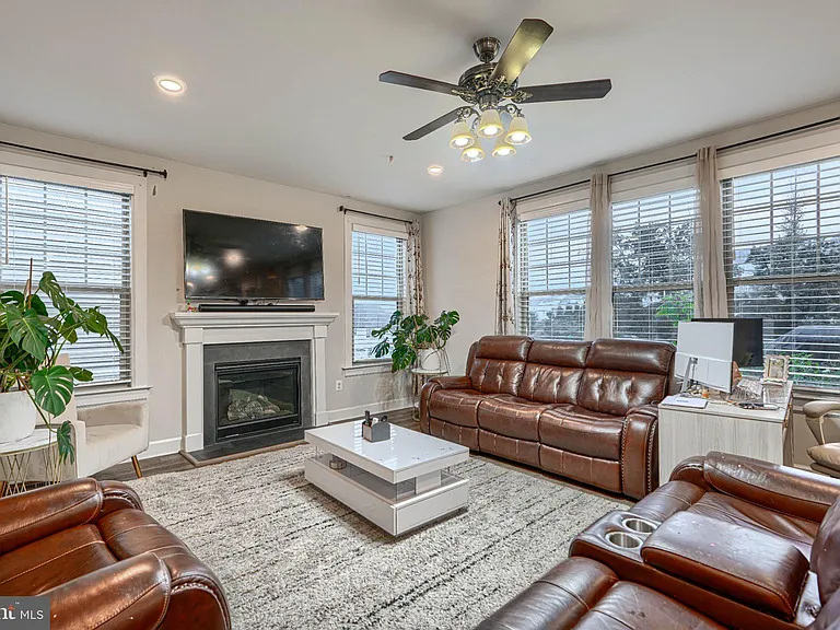 7142 Starmount Way — Photo 17