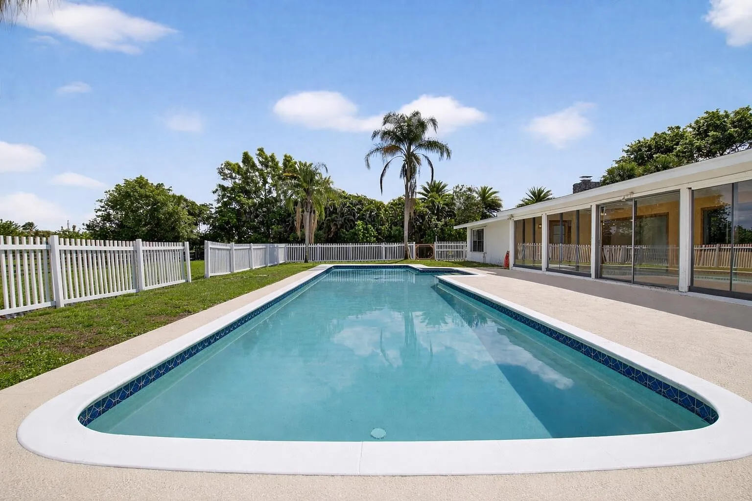 3 bed, 3.0 bath, 3341 sqft, $7,200 — Photo 1