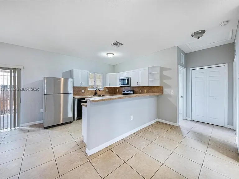 6124 SW 39th St — Photo 9
