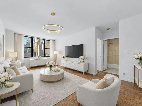 301 E 45th St APT 7D, New York, NY 10017