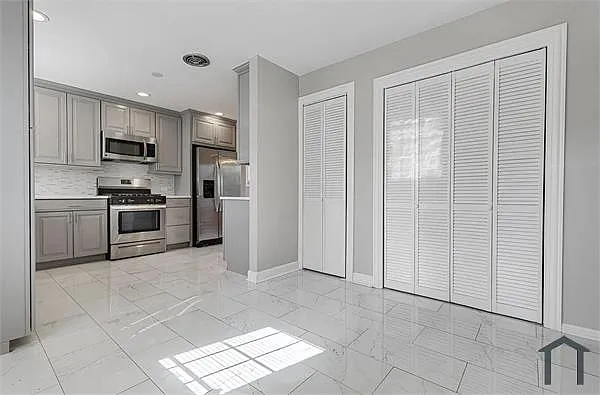 407 N West Ave — Photo 16