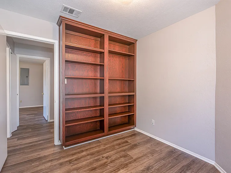 2911 Forest Creek Dr — Photo 17