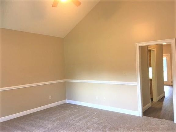 5th image of 2703 Woodland Dr
