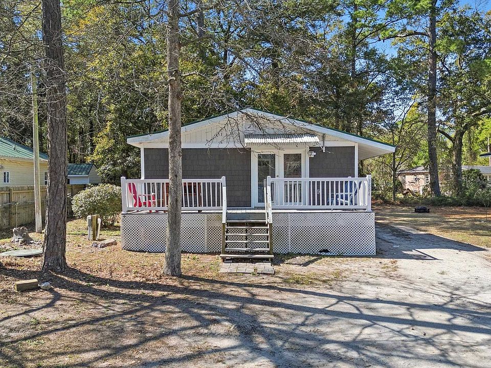 1st image of 3884 Mineola Ave.