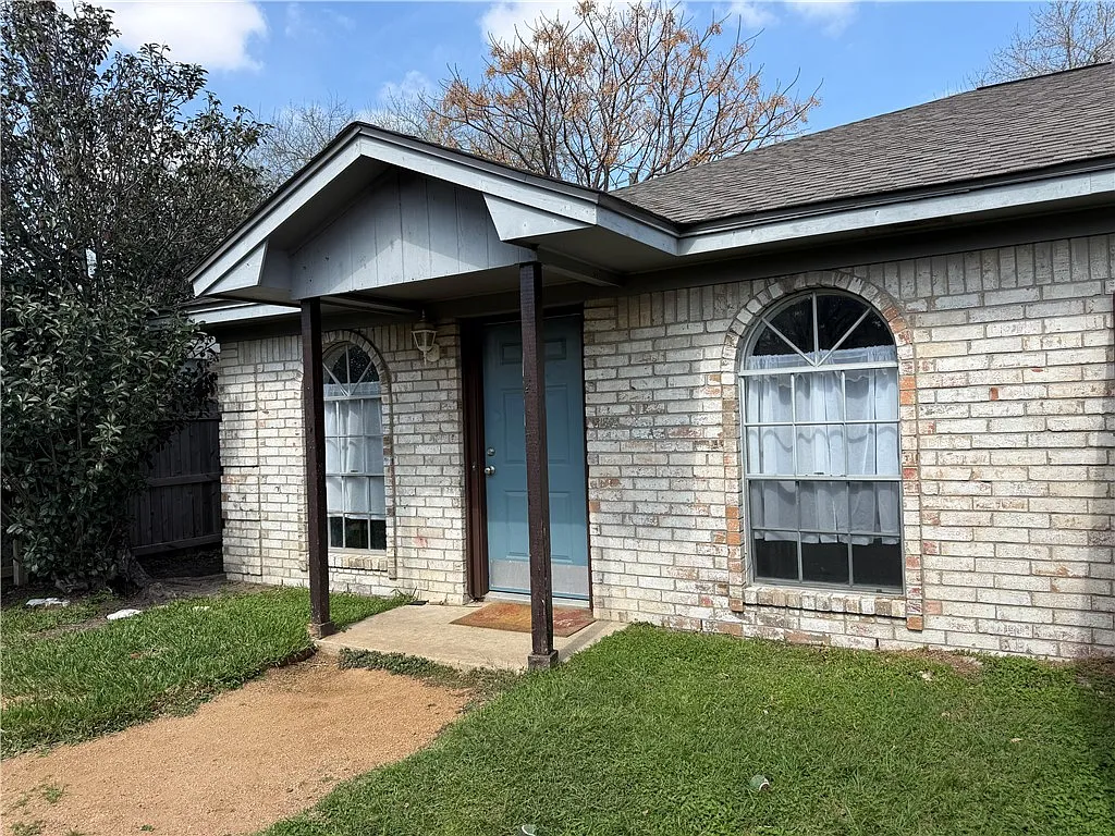 Building Photo - 1533 Hillside Dr
