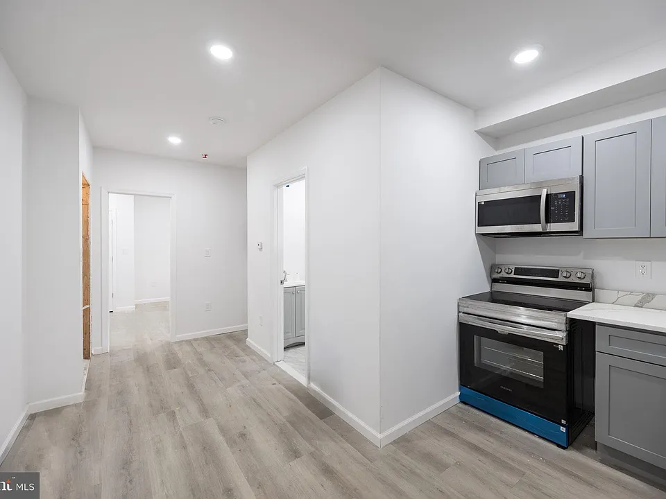 948 Belmont Ave #1