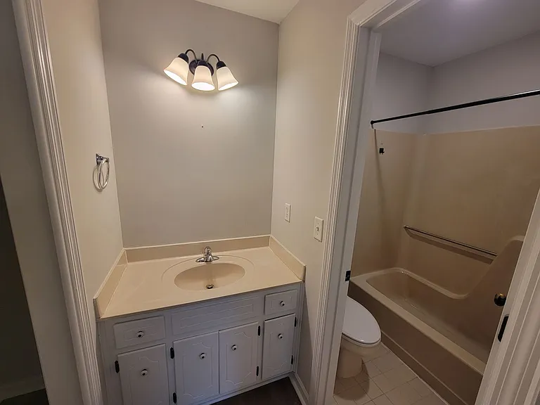 165 Ashley Cir — Photo 25
