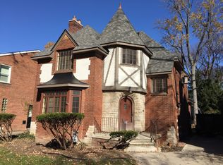1692 Severn Rd, Grosse Pointe Woods, MI 48236