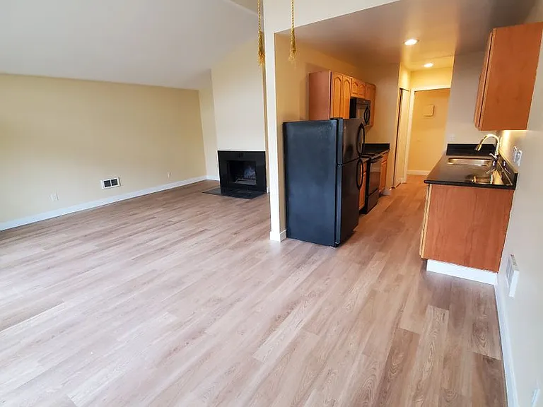 417 Bellevue Way SE — Photo 14