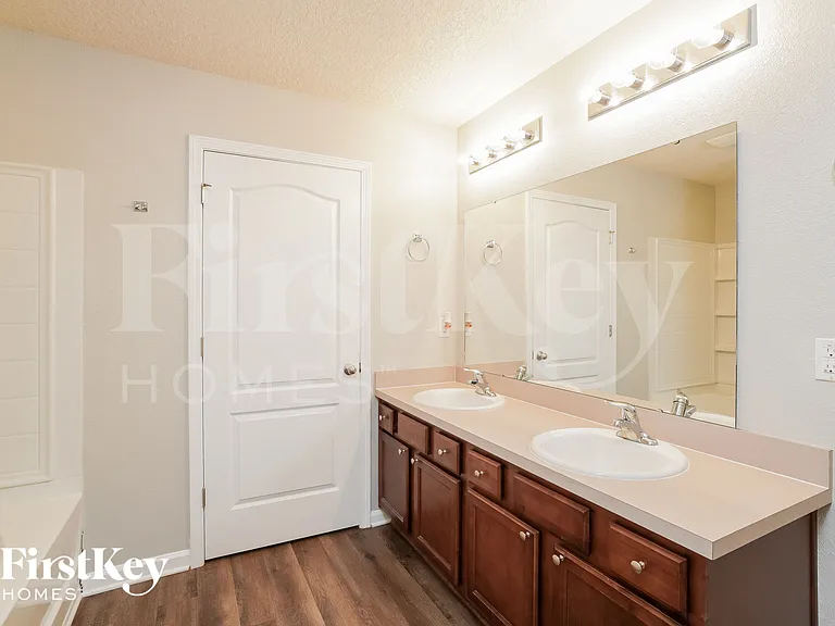 3526 Summit Oaks Dr — Photo 6