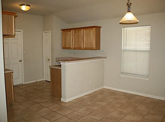 5th image of 402 Masters Ave Unit A