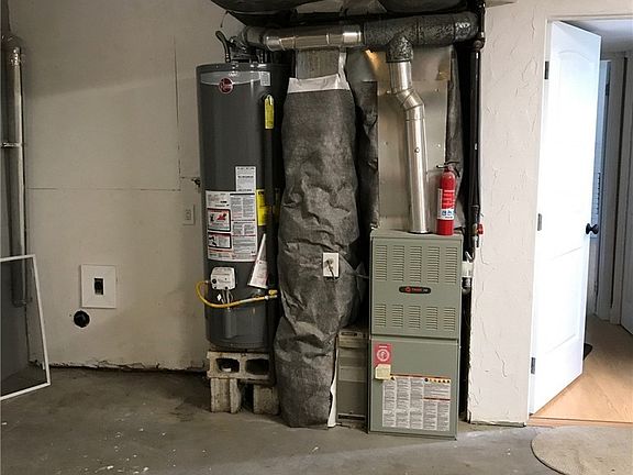 5th image of 3045 Shorewood Ln SE