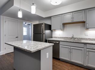 631 Broadmoor Dr #H, Chesterfield, MO 63017