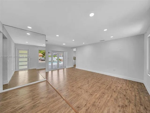 15010 NE 7th Ave — Photo 2