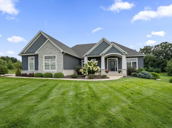 71403 Kestrel Dr, Niles, MI 49120
