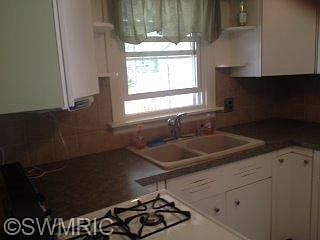 4th image of 2344 Dawson Ave NE